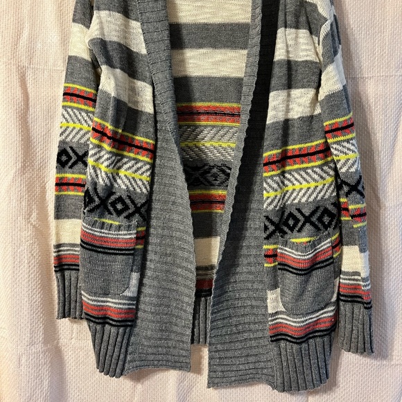 Aztec Print Open-Front Cardigan with Pockets - Picture 3 of 7